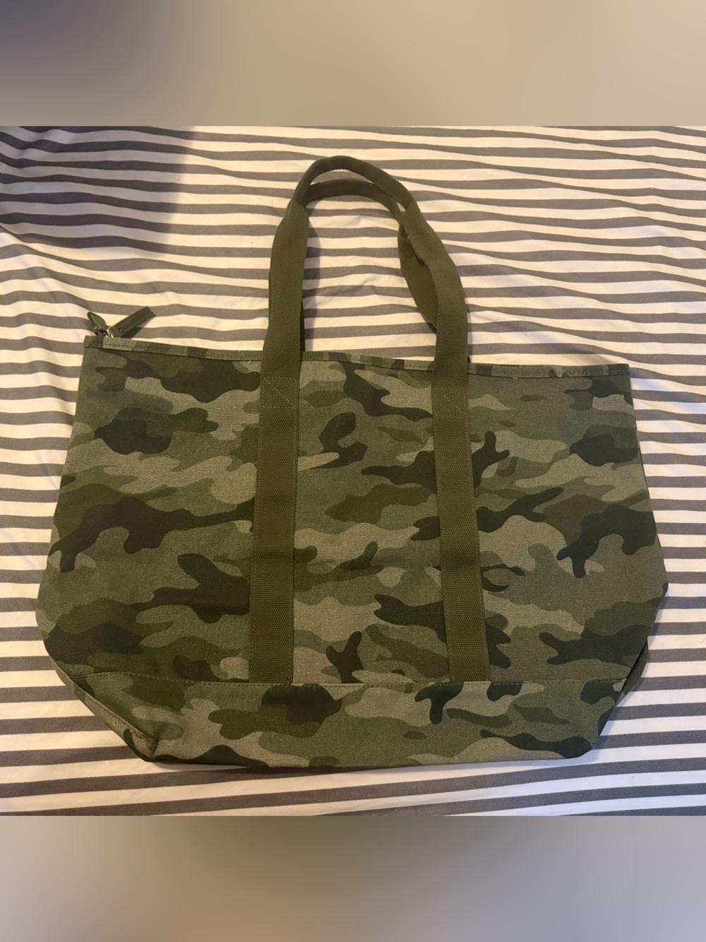 Old Navy Camo Canvas Utility Tote Weekender Travel Gym Bag NWT/Never Used